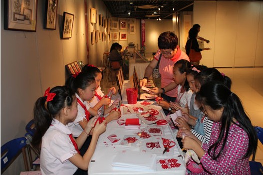 大华二小剪纸:深化剪纸内涵 传承优秀传统文化