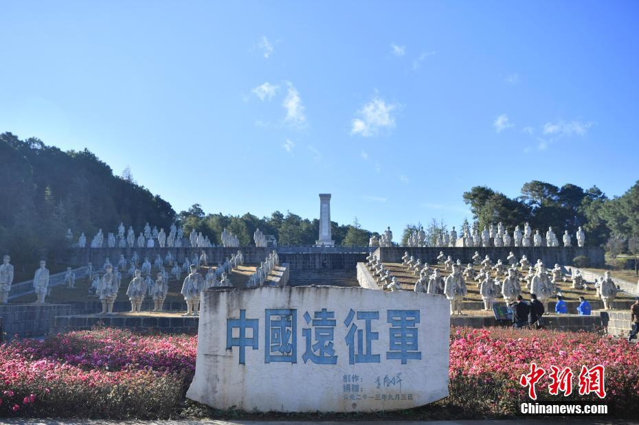中国远征军雕塑群位于云南省龙陵县的松山大战遗址纪念园,该雕塑群按