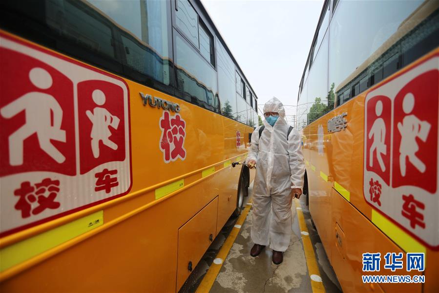 长时间戴耳机上网课耳痛流水 医生:保护听力遵循“60”原则(最新发布)