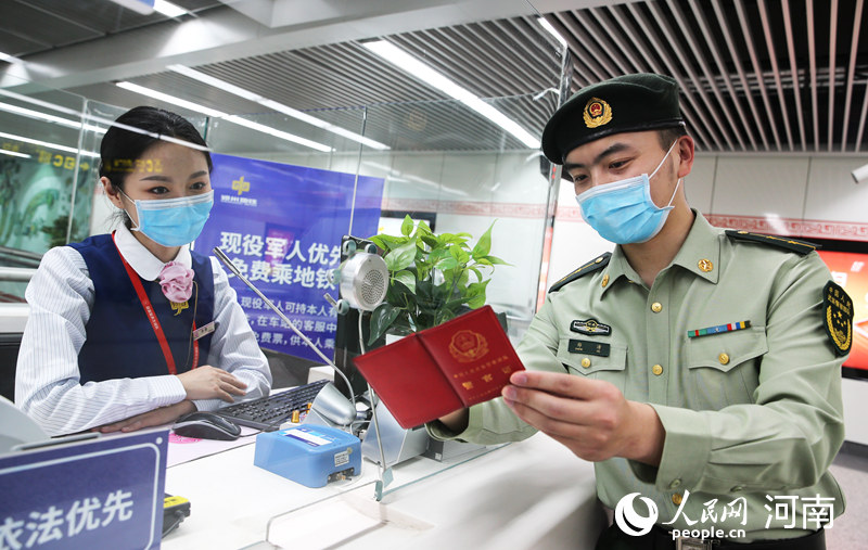 长时间戴耳机上网课耳痛流水 医生:保护听力遵循“60”原则(最新发布)