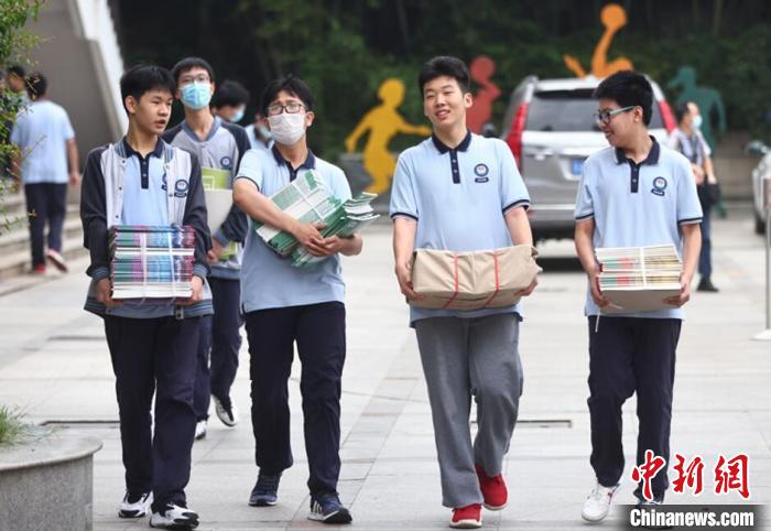 南京中学生全面返校上课:疫情后重见青青校园
