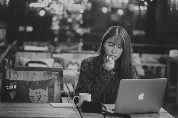 在这座城市，你一个人做过最孤独的事情是什么? _教育即时滚动 _光明网