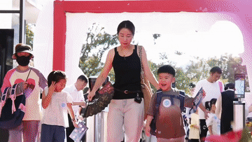 科技感拉满！“开学第一课”上种下新梦想