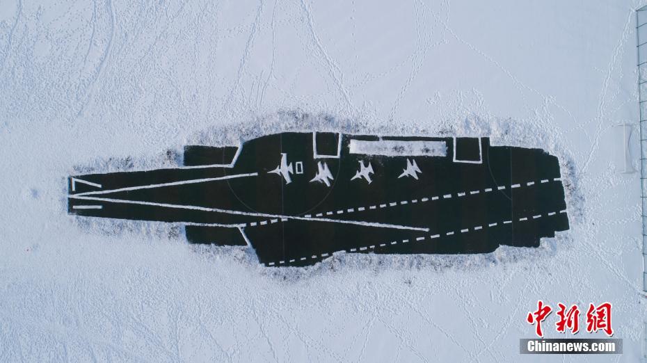 哈尔滨工程大学学生打造“雪地舰队”