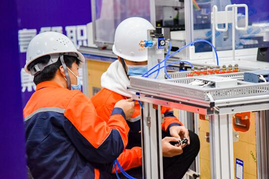 河南职业技术学院获职业教育技能大赛机器人系统集成赛第一名