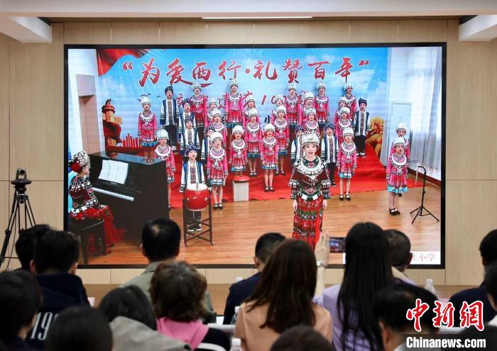 全国8省12支中小学生歌咏队“云上”竞赛展“歌声与微笑”