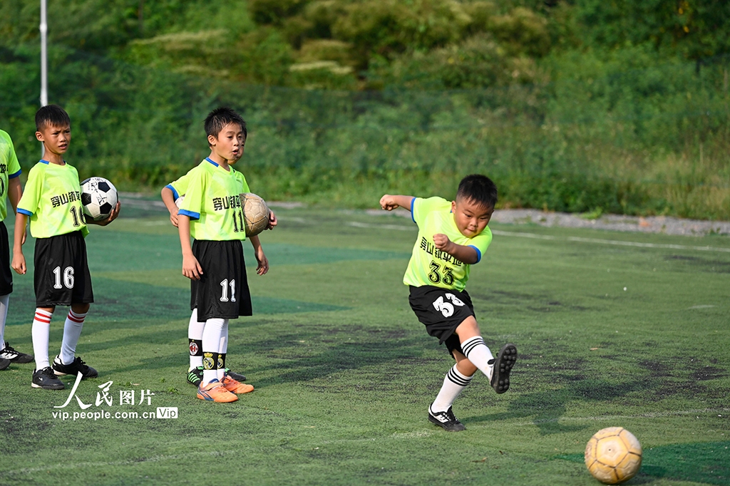 广西柳江:乡村少年圆了足球梦