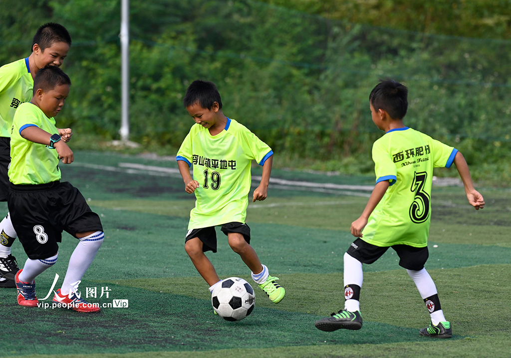 广西柳江：乡村少年圆了足球梦