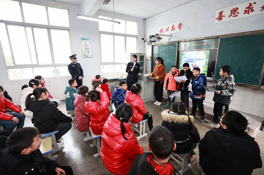 重庆：铁路交通安全知识进校园
