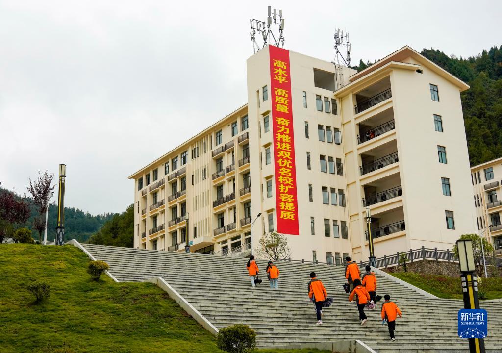 重庆黔江：职业教育助力民族地区学生放飞梦想