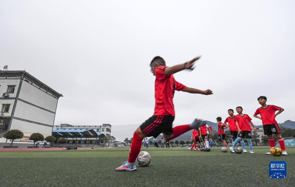 登场卡塔尔世界杯“最后两战”的丹寨少年
