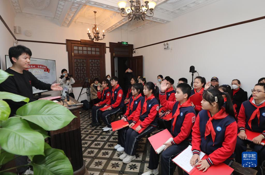 上海：红色主题开启“开学第一课”