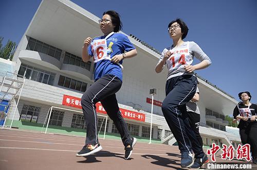 多地体育中考项目调整，中长跑缘何成关注重点？