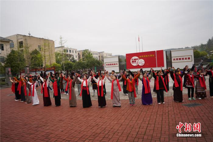 【我们的家园】四川绵阳：互帮互助互学 民族团结之“花”盛开校园