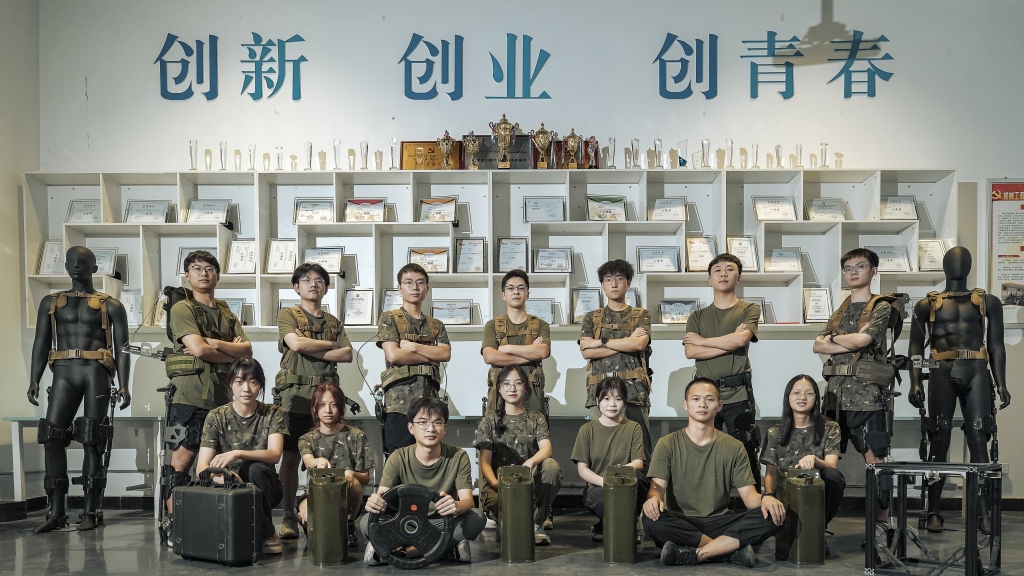重庆理工大学机械工程学子“双创梦工厂”探秘：涵盖14个特色创新工作室