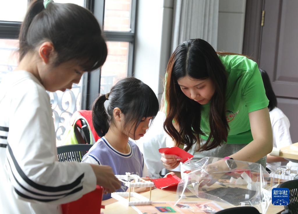 上海：缓解暑期“看护难” 小学生爱心暑托班开班