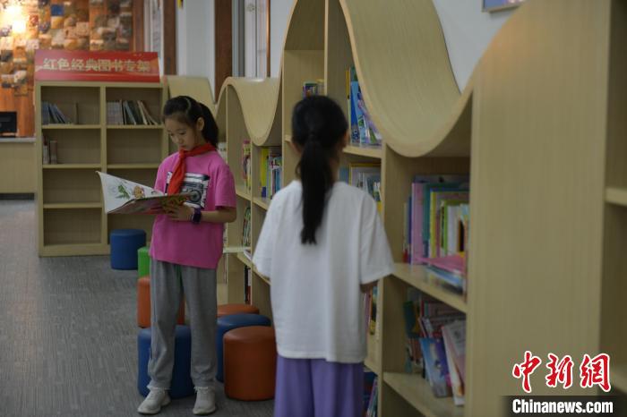 安徽合肥：小朋友暑期图书馆“充电”忙