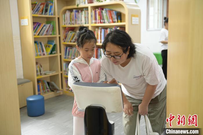 安徽合肥：小朋友暑期图书馆“充电”忙