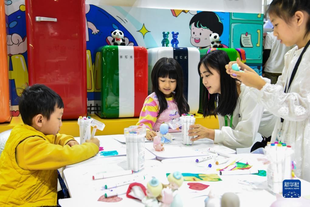 首届儿童友好博览会在深圳开幕