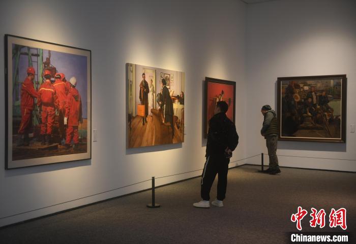 全国27所高校的166件油画作品亮相重庆