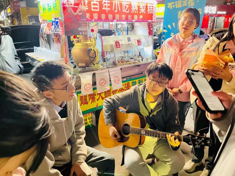 台湾中学生在天津体验“青年夜校”