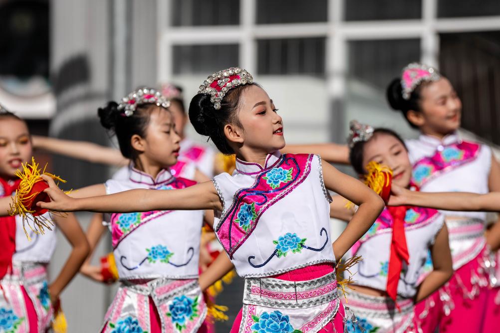 大山里的中非友谊小学开学