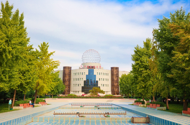 秋日限定！大学校园“氛围大片”上新……