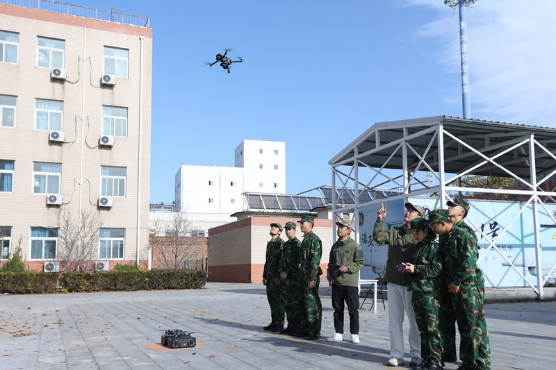 激发青年学生参军热情！北京市学生国防素养大赛举行