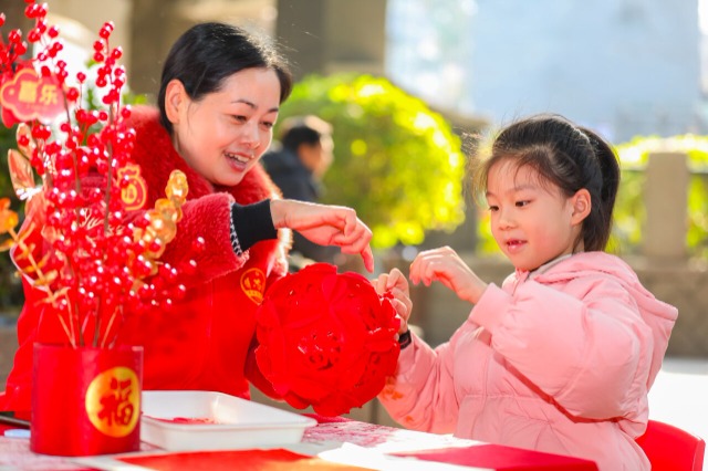 福建福州：萌娃趣迎欢乐年