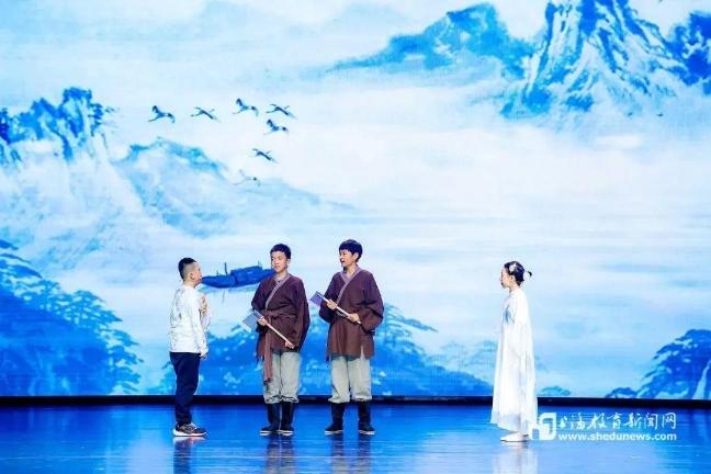 交大附中附属嘉定德富中学：“红”存少年心 “绿”动未来梦