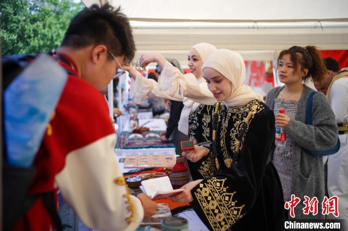 天津大学“小世博会”开启沉浸式环球之旅