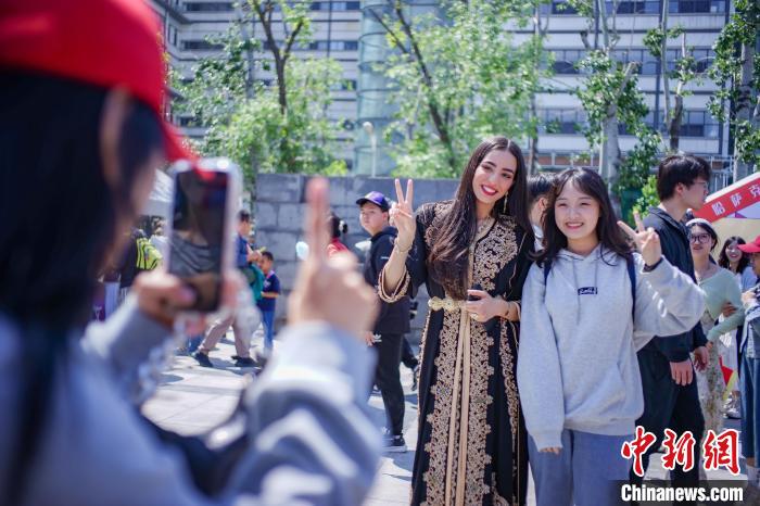 天津大学“小世博会”开启沉浸式环球之旅