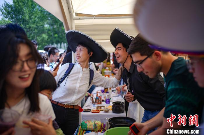 天津大学“小世博会”开启沉浸式环球之旅