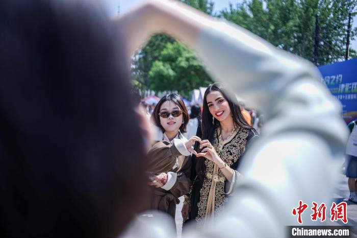 天津大学“小世博会”开启沉浸式环球之旅