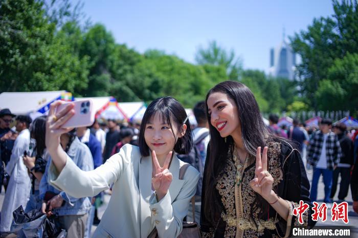 天津大学“小世博会”开启沉浸式环球之旅