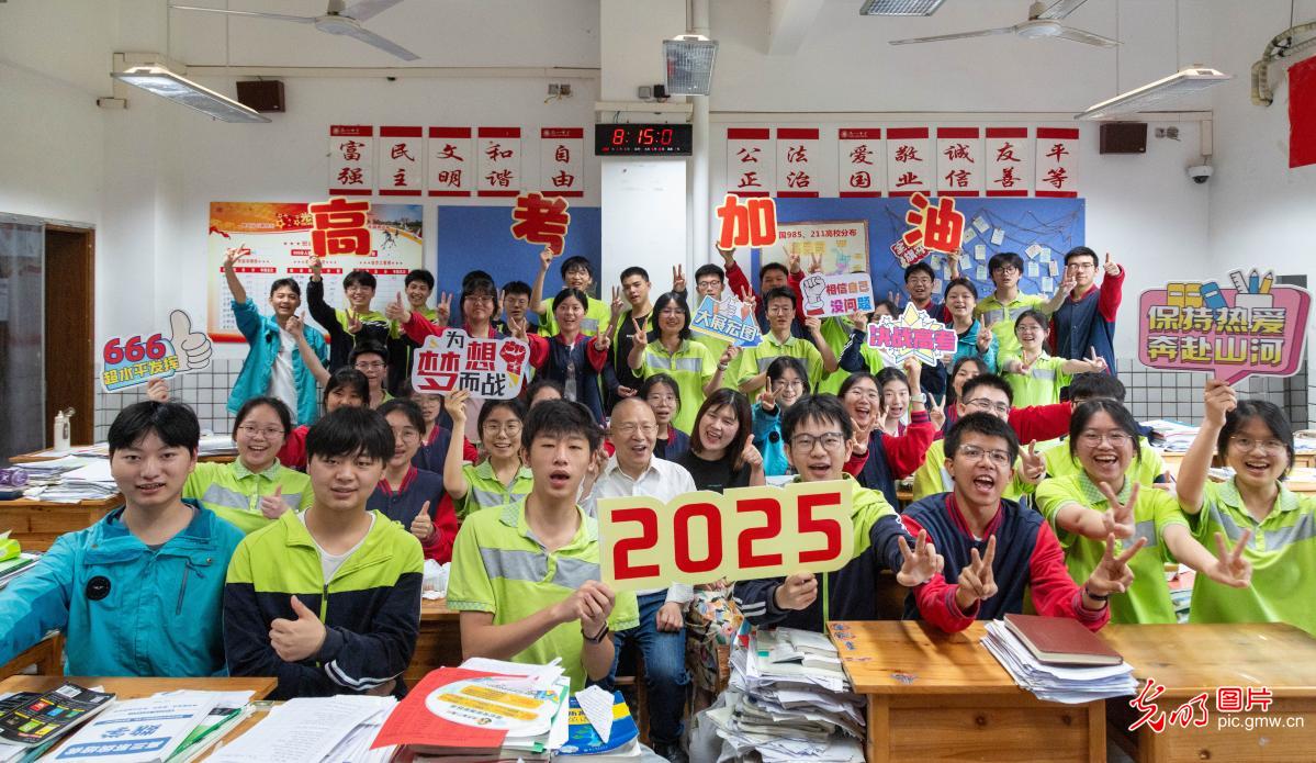 【青春逐夢 高考時(shí)刻】為夢想加油 各地花式祝福致青春