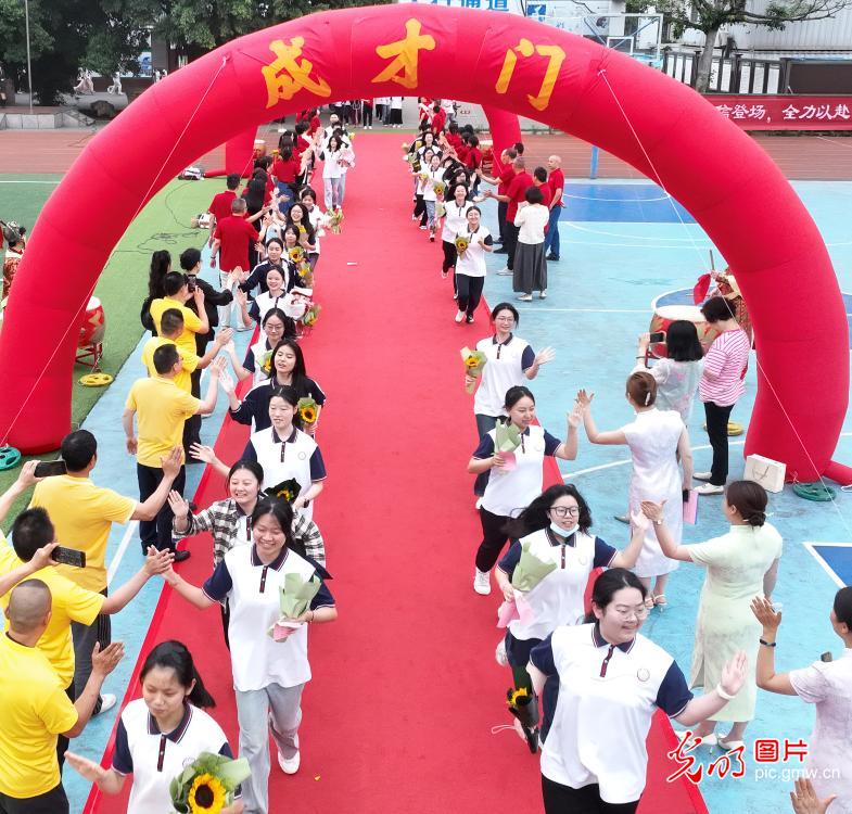 【青春逐夢 高考時(shí)刻】為夢想加油 各地花式祝福致青春