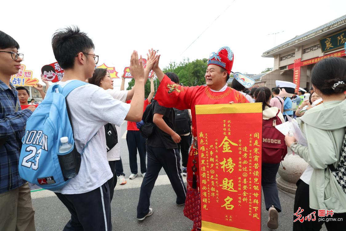 【青春逐梦 高考时刻】暖心护航，托举青春梦想扬帆起航