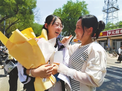 全国部分地区高考结束 追梦路上 与爱同行