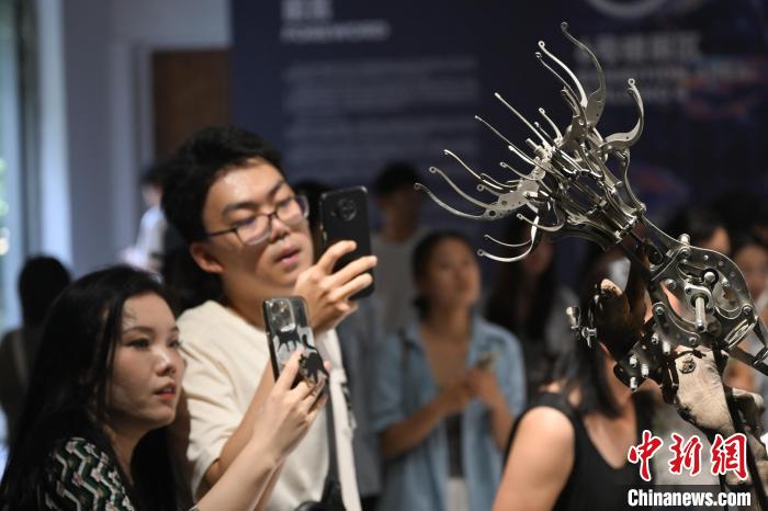 现代机械融合传统文化 中国美院多件毕业作品成“网红”