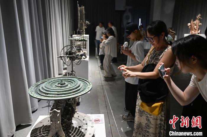 现代机械融合传统文化 中国美院多件毕业作品成“网红”