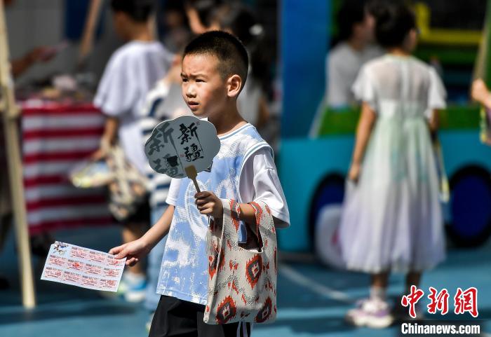 乌鲁木齐：校园“变身”游乐场