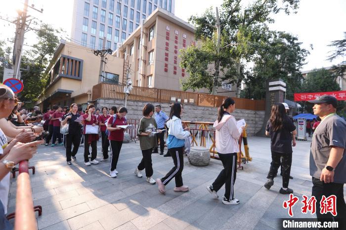北京超11万名中考生24日开考 奔赴236个考点