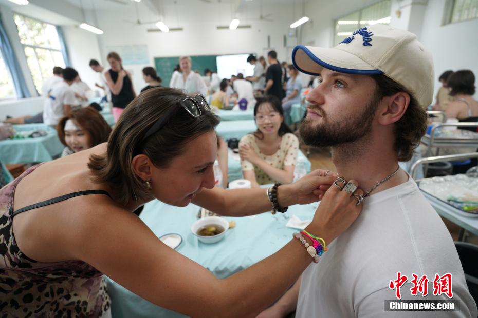 15国近70名师生在重庆感知中医药文化