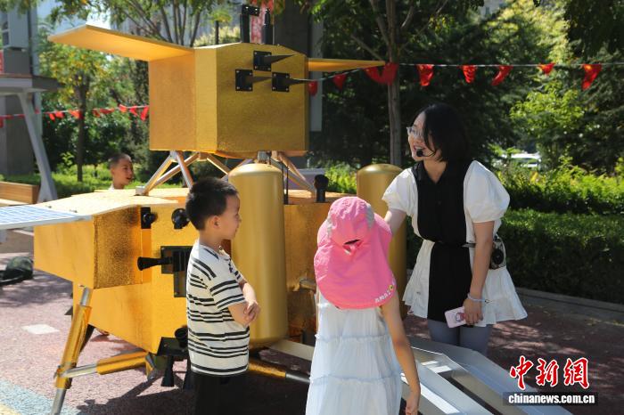甘肃启幕航天重器展 游客沉浸体验“大国科技公开课” 甘肃启幕航天重器展游客沉浸体验“大国科技公开课”