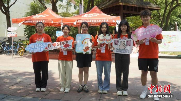 上海高校进入“开学季” 个性化助力新生启航