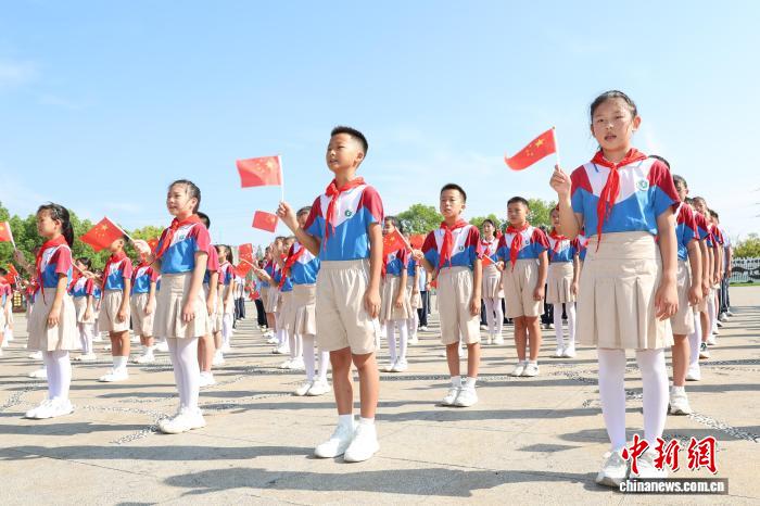 “开学第一课” 湖北襄阳师生重温抗战历史