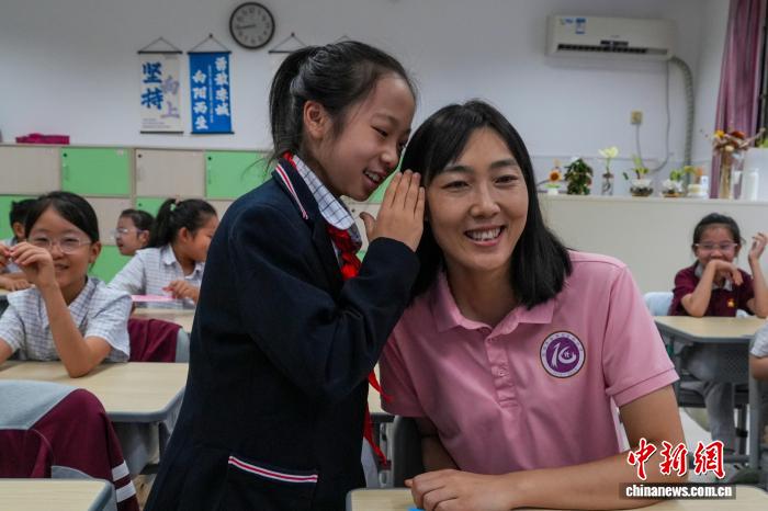 河南郑州：小学生为老师送上教师节祝福