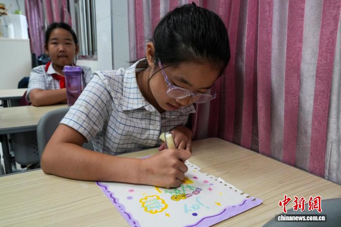 河南郑州：小学生为老师送上教师节祝福