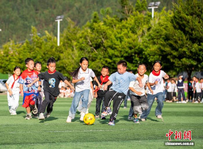 贵州从江：校园足球助力学子健康成长